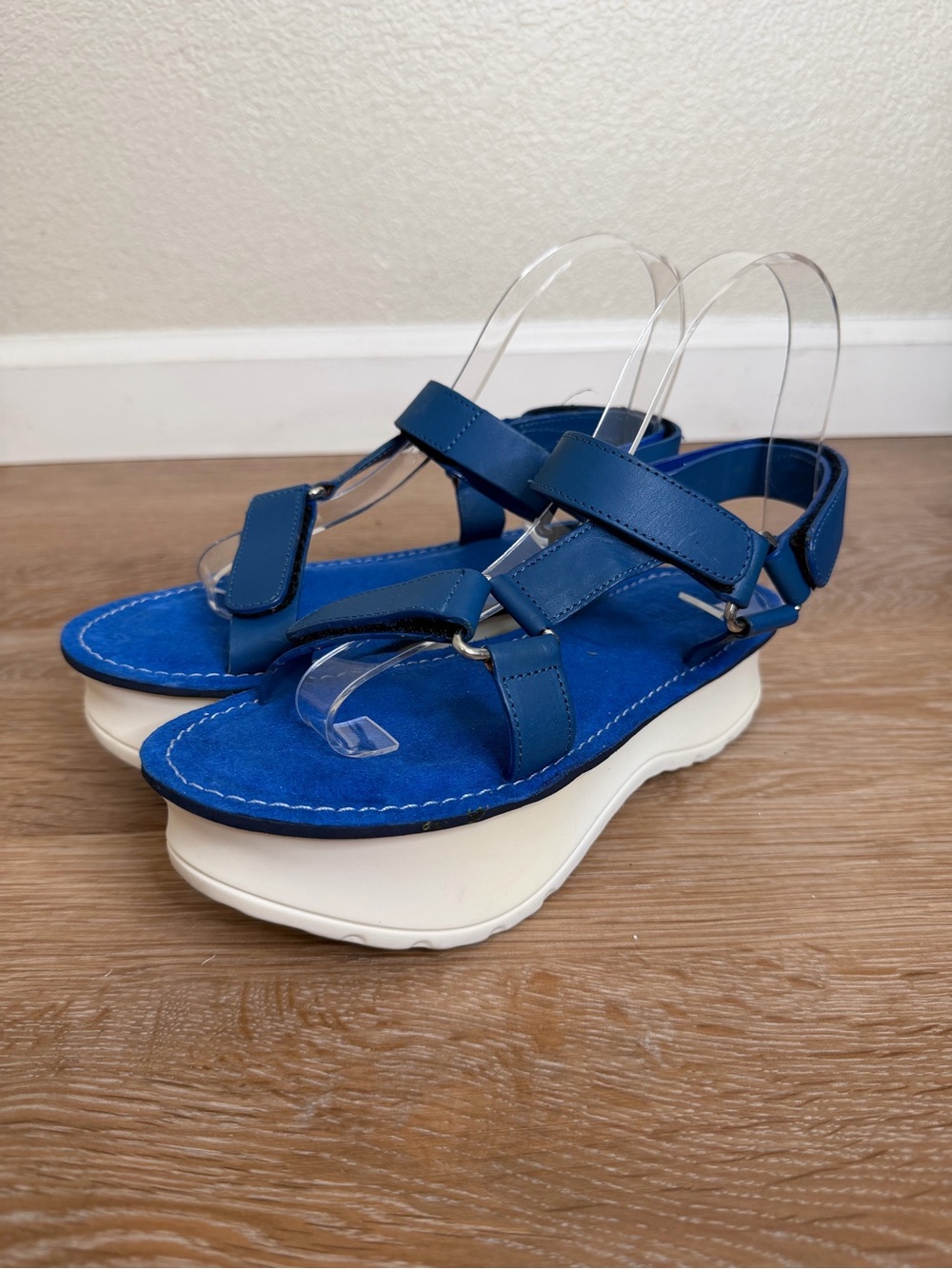Women’s Blue Suede Flatform Adjustable Straps Strappy Sandals, Size 6